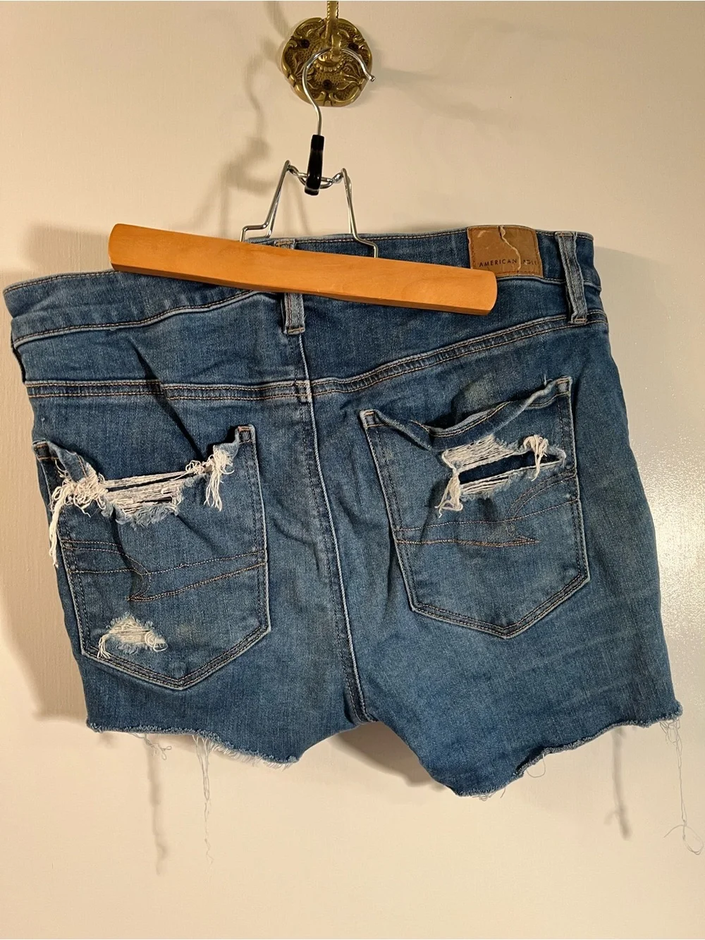 American Eagle Women’s Size 10 Hi Rise Cut Off Jean Shorts Denim Medium Wash‎